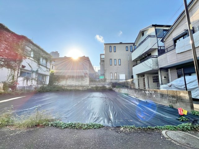 文京区小石川3丁目　建築条件付き売地　全2区画の外観|現地写真（2026.10.03撮影）

現地ご見学希望・資料請求などお気軽にお問い合わせ下さい！
03-5990-5201