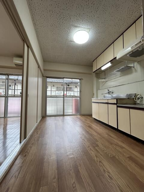 コーポ梅沢の居間・リビング|こちらの居間で趣味の時間をお楽しみください