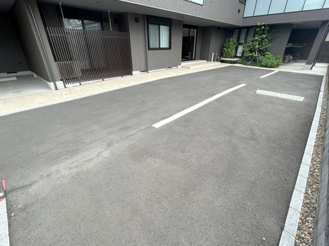 カルミネ仙波の駐車場