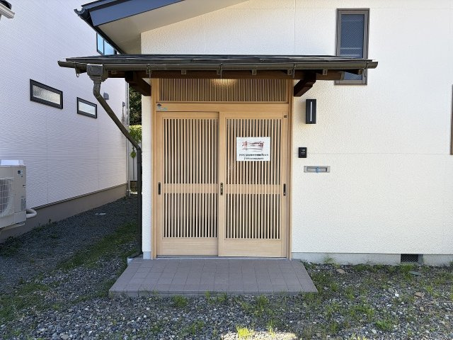 岡谷市田中町3丁目　中古住宅の玄関
