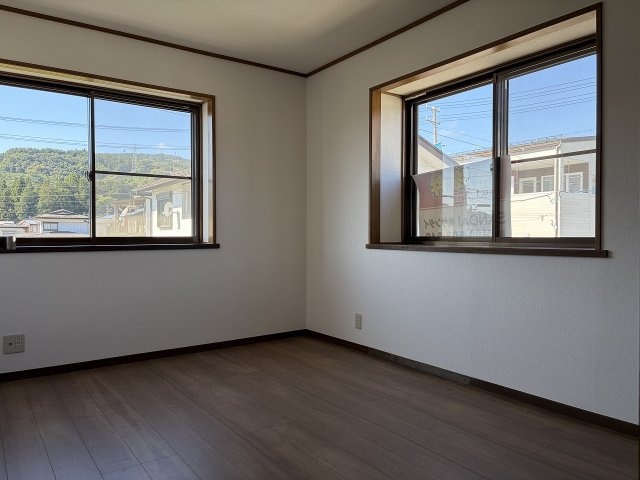 岡谷市神明町３丁目の中古一戸建の洋室