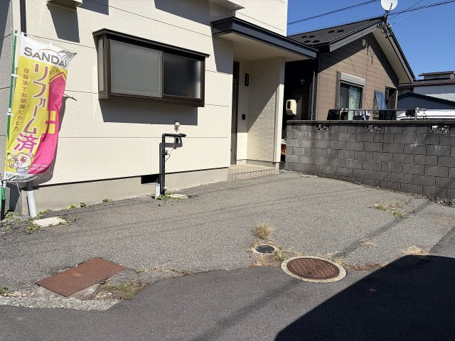 岡谷市神明町３丁目の中古一戸建の駐車場