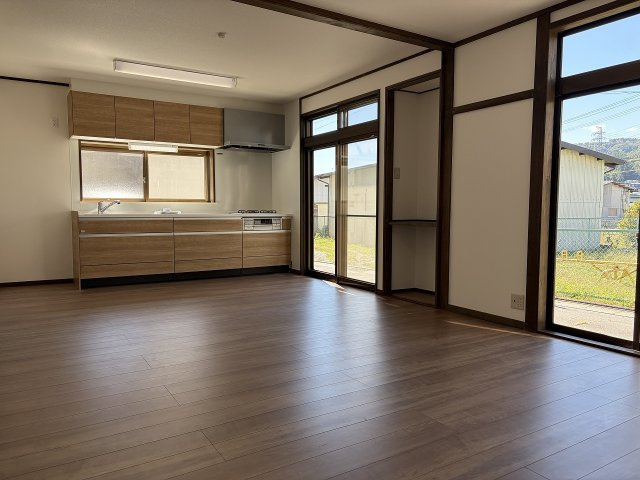 岡谷市神明町３丁目の中古一戸建の居間・リビング