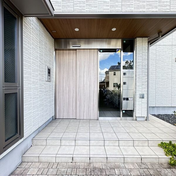 サンウッド要のエントランス|建物の内部です