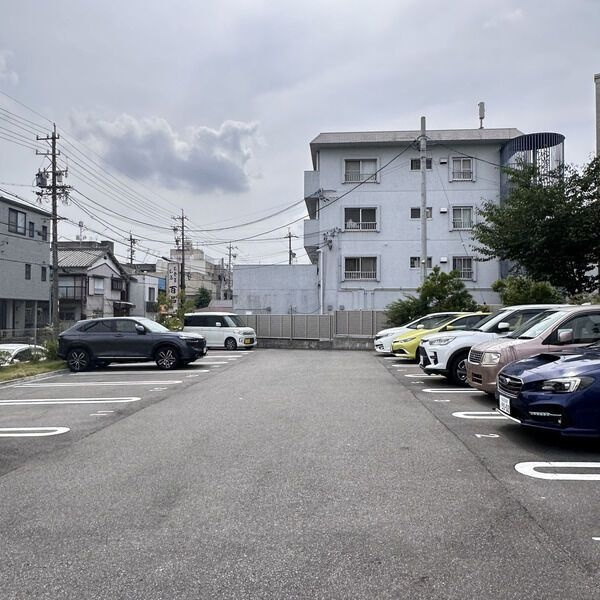 サンウッド要の駐車場|駐車場があるので、車を買う予定の方も安心です