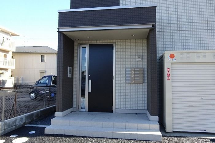 グランディール見川　Aのエントランス|毎日通るエントランスはこのようになっています