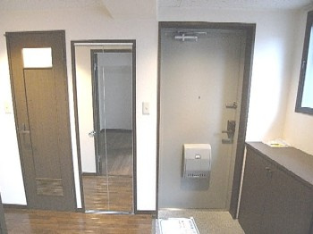 カルチェ清水谷の玄関