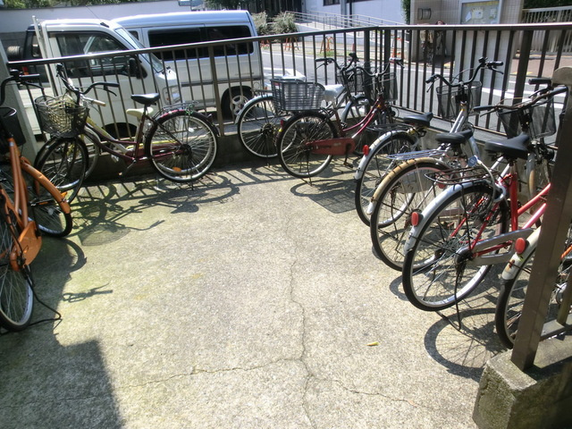 コーポ　ベルのその他共用部分|敷地内自転車置けます。
