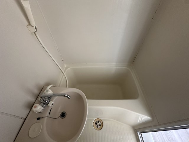 狛江市和泉本町１丁目のアパートの浴室