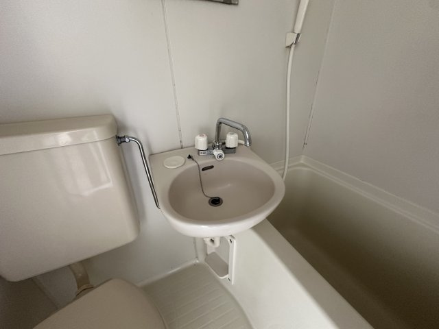 狛江市和泉本町１丁目のアパートの洗面所