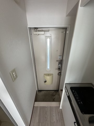 狛江市和泉本町１丁目のアパートの玄関