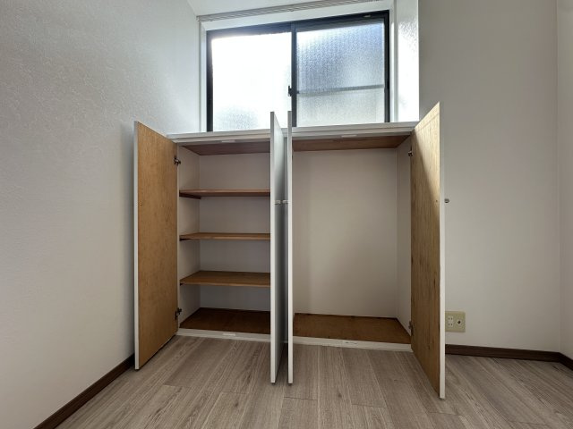 狛江市和泉本町１丁目のアパートの収納