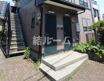 文京区本駒込１丁目のアパートのエントランス