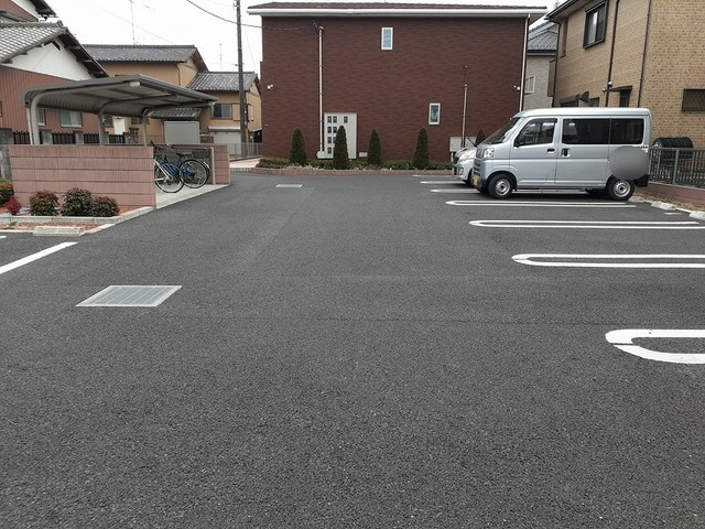 メゾン　フォレスタの駐車場