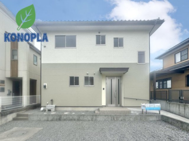 【中古戸建】みどり市笠懸町阿左美の外観|■外観｜光をやさしく反射する外壁により、日中はより開放的で爽やかな印象となり、住まい全体を明るく見せてくれます♪