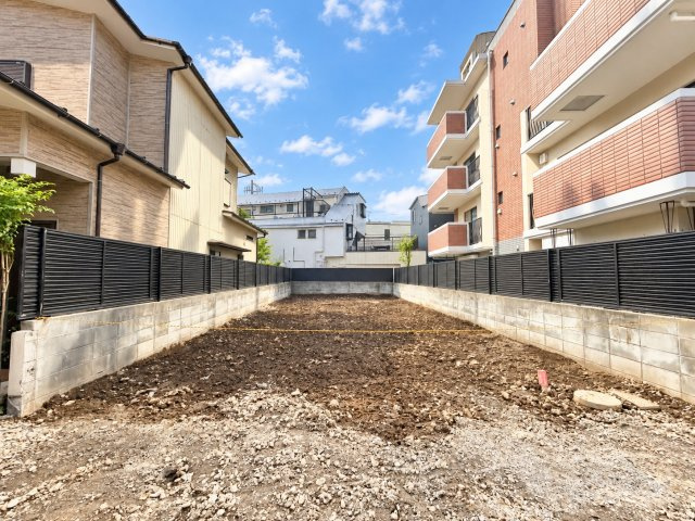 目黒区鷹番2丁目　建築条件付き売地の前面道路含む現地写真|2026.10.03撮影

現地ご見学希望・資料請求などお気軽にお問い合わせ下さい！
03-5990-5201