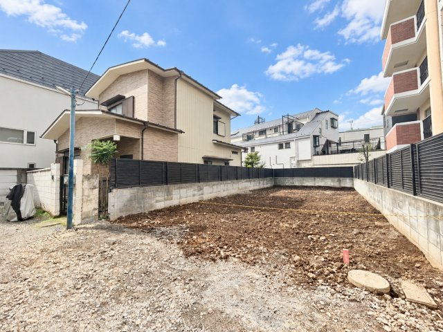 目黒区鷹番2丁目　建築条件付き売地の前面道路含む現地写真|2026.10.03撮影

現地ご見学希望・資料請求などお気軽にお問い合わせ下さい！
03-5990-5201