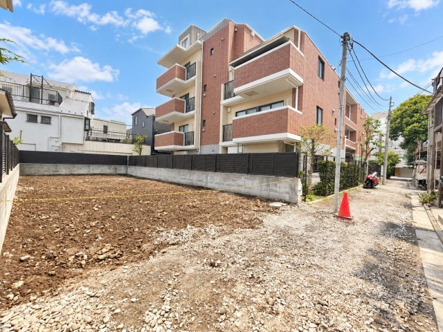 目黒区鷹番2丁目　建築条件付き売地の前面道路含む現地写真|2026.10.03撮影

現地ご見学希望・資料請求などお気軽にお問い合わせ下さい！
03-5990-5201