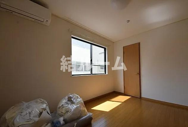 中野区大和町２丁目のアパートの居間・リビング