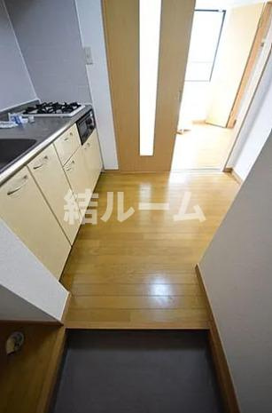 中野区大和町２丁目のアパートの玄関