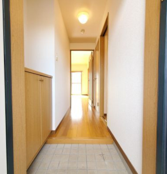 熊本市北区弓削６丁目の賃貸マンションの玄関|明るい玄関です