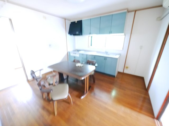 東金市田間  平屋中古戸建 の居間・リビング|内装リフォーム済み令和8年9月  2DKサンルーム付平屋 カーポート1台　