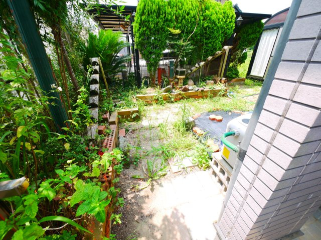 東金市田間  平屋中古戸建 の庭|内装リフォーム済み令和8年9月  2DKサンルーム付平屋 カーポート1台　