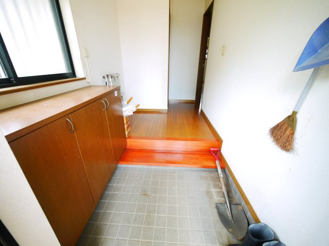 東金市田間  平屋中古戸建 の玄関|内装リフォーム済み令和8年9月  2DKサンルーム付平屋 カーポート1台　