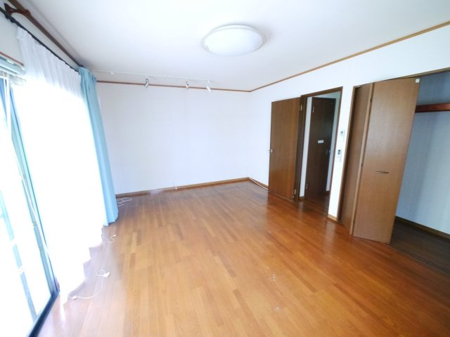 東金市田間  平屋中古戸建 の洋室|内装リフォーム済み令和8年9月  2DKサンルーム付平屋 カーポート1台　