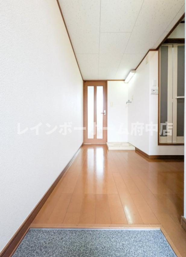 メインシティガーデン 新井弐番館の玄関