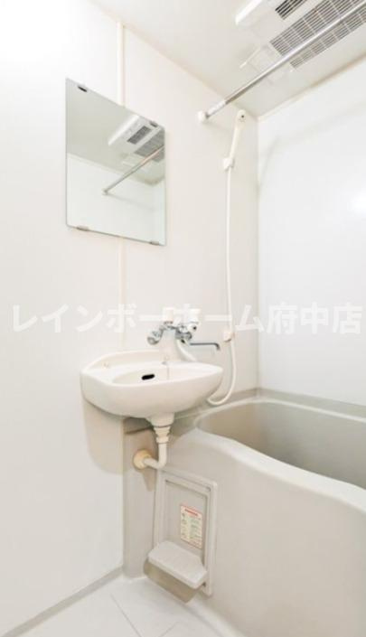 メインシティガーデン 新井弐番館の洗面所