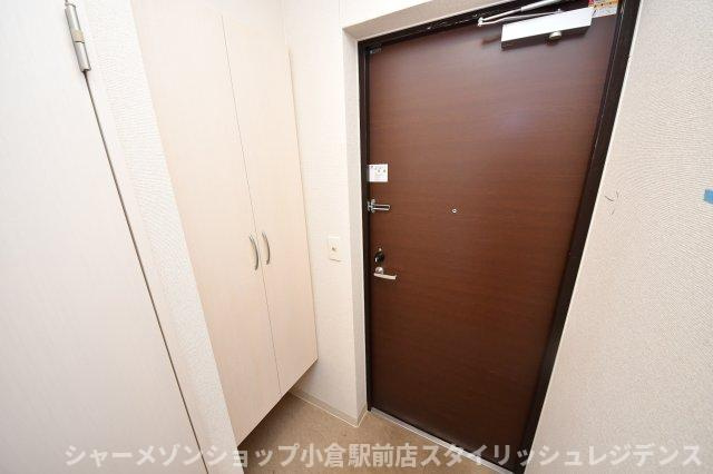 コンフォールパピヨンの玄関