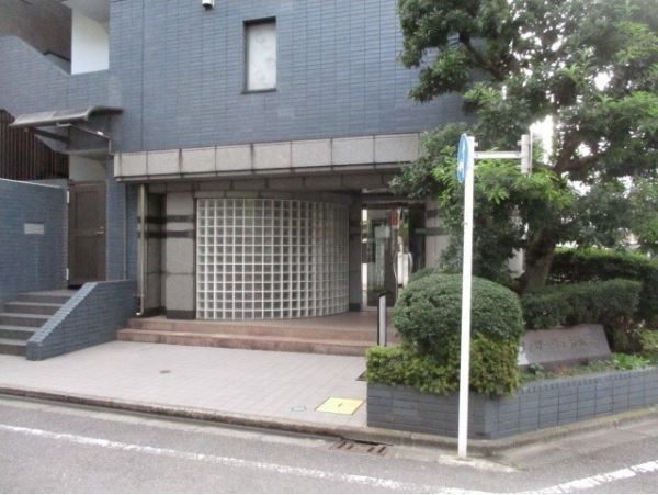 ヴィザージュ新丸子のエントランス