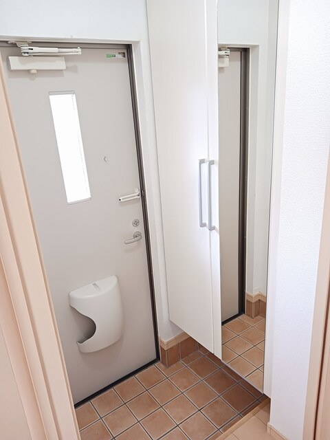 ベルグ若松の玄関