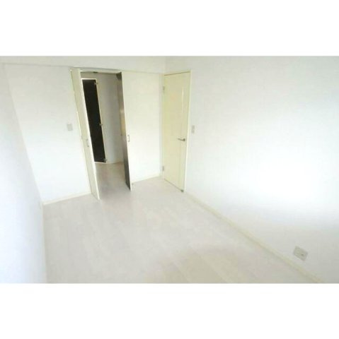 リバレインの洋室