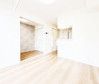 【居間・リビング】 | ハーモニー二葉 | 洋室のお部屋です。