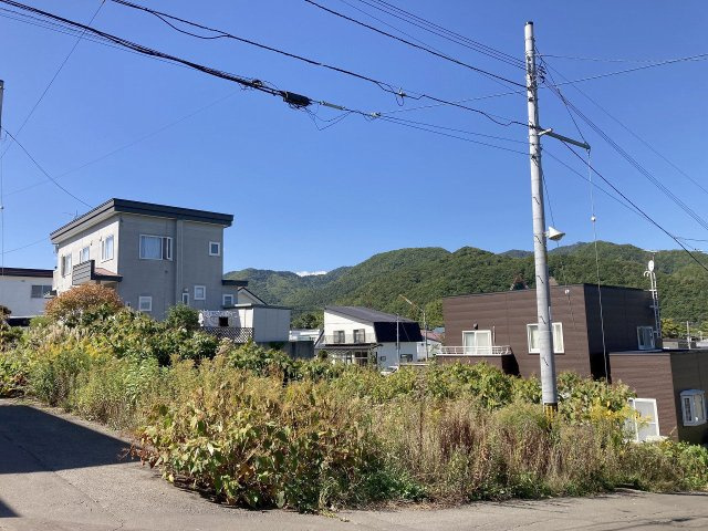 南区藤野2条11丁目　土地の外観|南東向き角地で日当たり良好♪山に囲われた自然豊かな立地♪