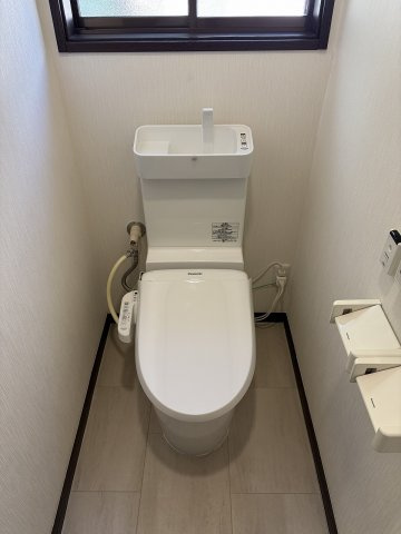岡谷市山下町２丁目の中古一戸建のトイレ