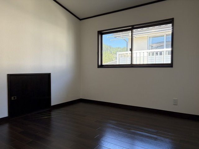 岡谷市山下町２丁目の中古一戸建の洋室