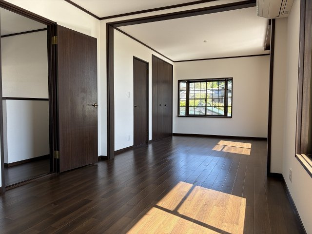 岡谷市山下町２丁目の中古一戸建の洋室