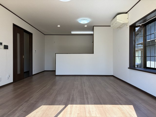 岡谷市山下町２丁目の中古一戸建の居間・リビング