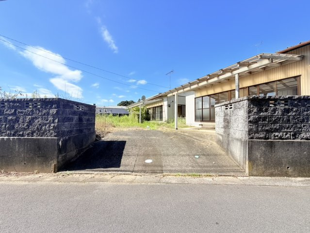 鉾田市新鉾田中古物件の駐車場