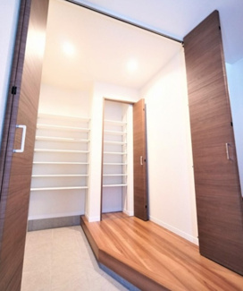 【その他】 | 練馬区向山3丁目　新築戸建　E号棟 8580万円 | 施工主施工例：玄関