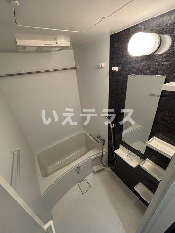 セレニテ神戸駅前アリエの浴室