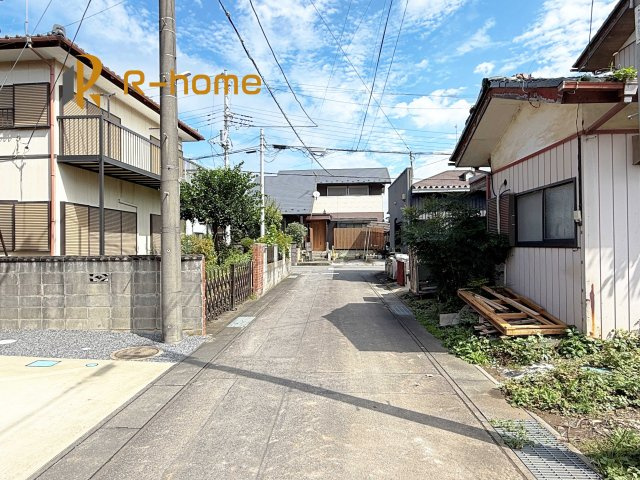 土浦市中村南第12　新築戸建て　1号棟の前面道路含む現地写真|周辺環境も併せて案内致します♪
閑静な住宅地で笑顔あふれる新生活！
ぜひ現地へお越しください♪
