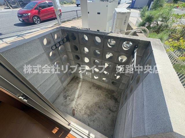 ベルフラワー岡町のバルコニー