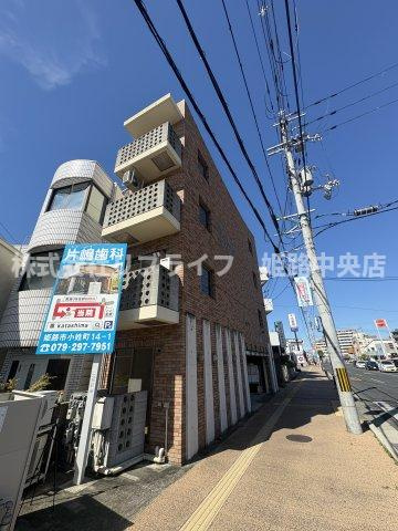 ベルフラワー岡町の外観