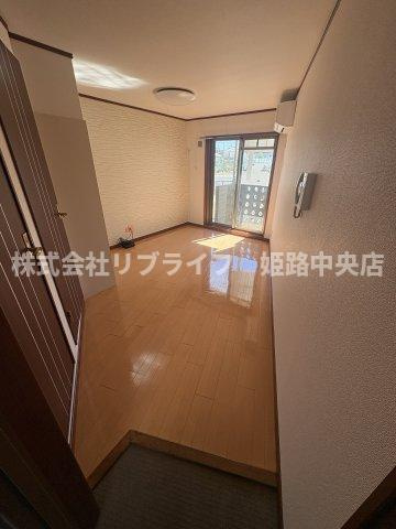 ベルフラワー岡町の玄関