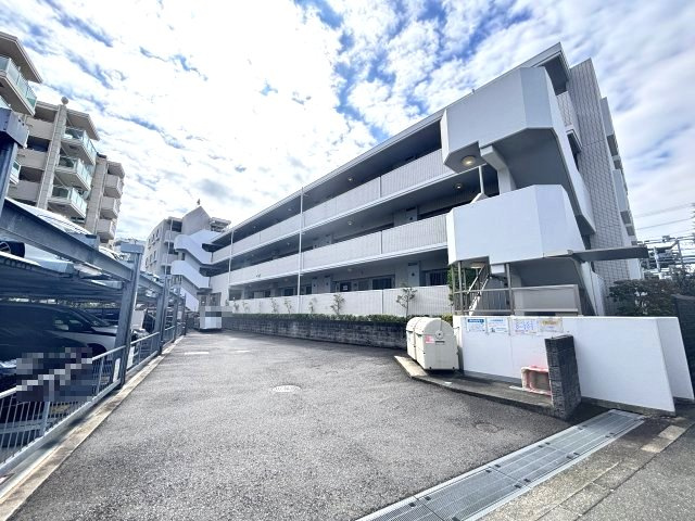 敷地裏側からの外観写真