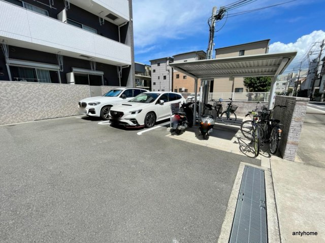 パークライフ　ＥＳＡＫＡの駐車場